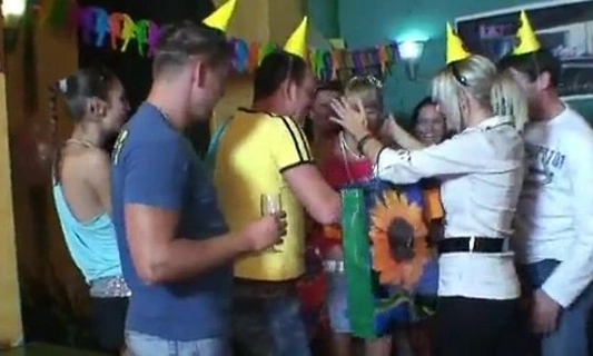 Завязали глаза для того чтобы предоставить особый подарок