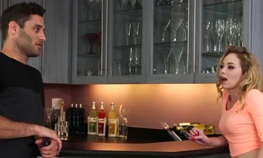 Голая телка делает другу глубокий минет и пробует член на вкус