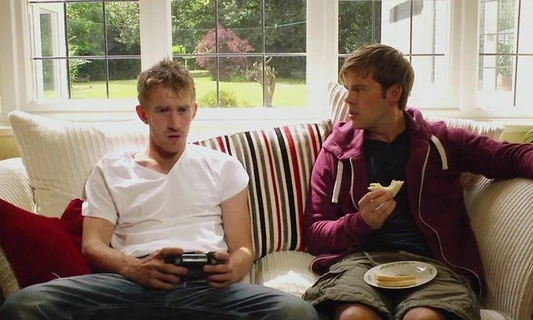 Пока парень играет в Playstation, Денни трахнул маму своего друга прямо у него за спиной