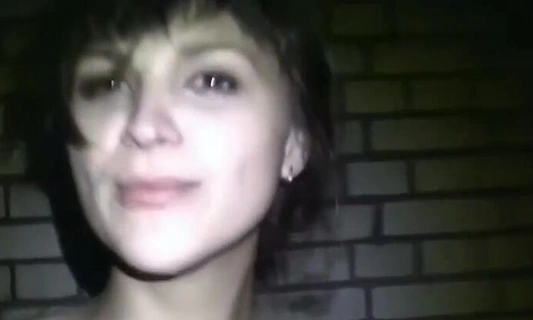 Парни цепляют беспардонную городскую малышку и разводят на секс за пару сотен евриков