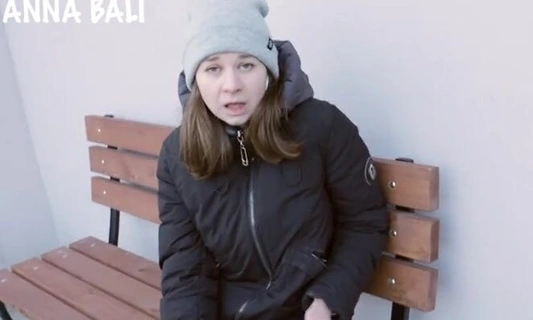 Разговаривала с мужем по телефону, исказала как хочет облизать его член, а парень подумал, что это ему