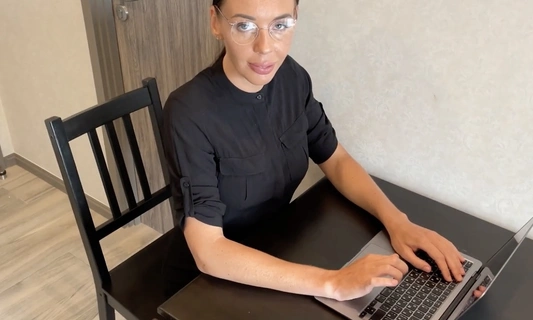 Сначала работа, а потом секс... - Ну хоть сиськи покажи!..